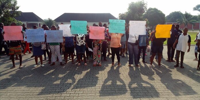 Election crisis: Delta community youths take protest to Olu of Warri