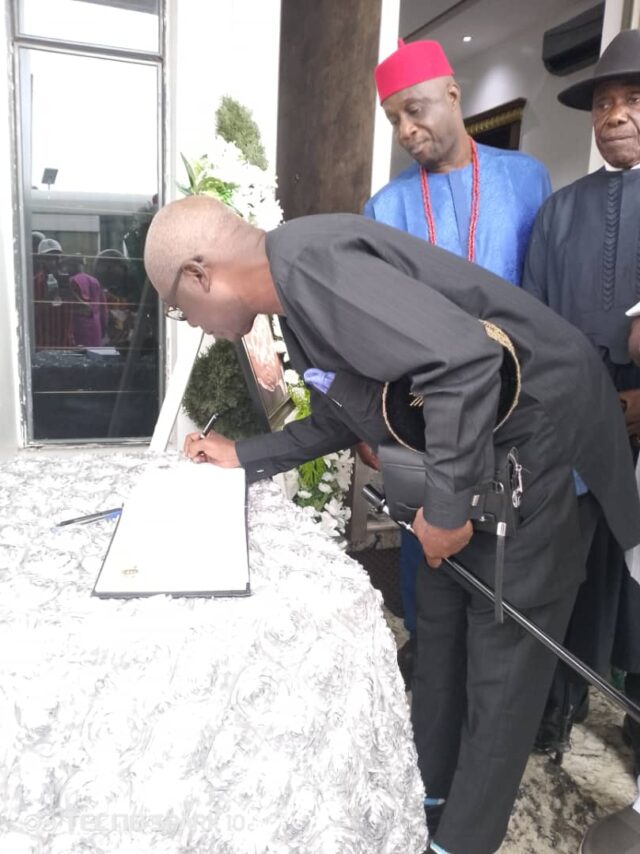 Ohanaeze Ndigbo Pays Condolence Visit to Iwuanyanwu Family