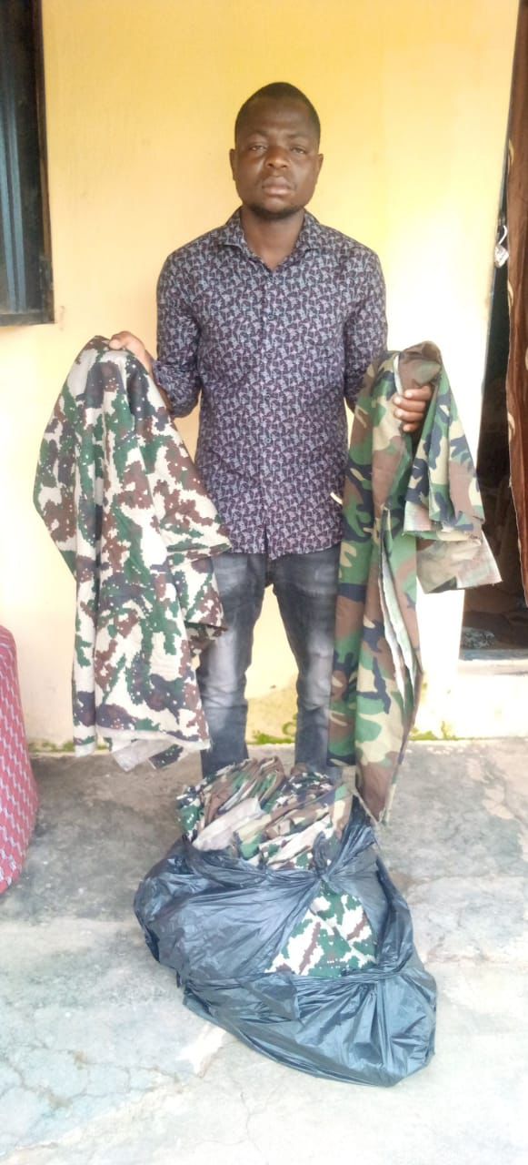 Police intercept suspect supplying camouflage materials to Bandits in Kaduna Police intercept suspect supplying camouflage materials to Bandits in Kaduna