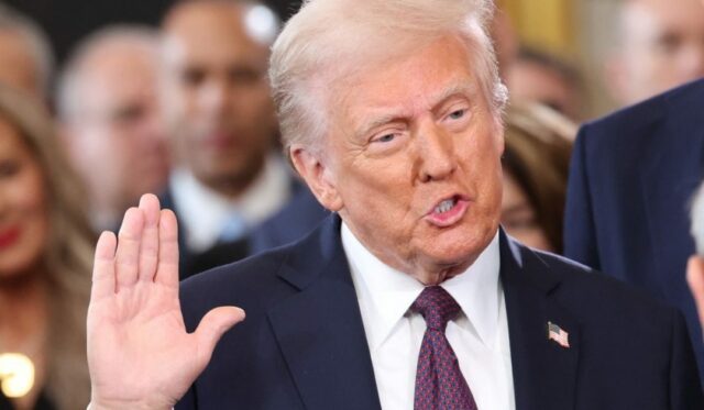 Gaza protesters vandalise Trump's Scotland golf resort